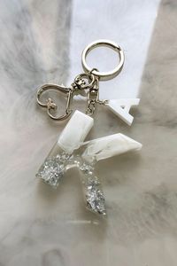 Porte-clés en résine personnalisable, cadeau, porte-clés artisanal pour couples, prix de gros, porte-clés en résine fait main - Product Image 2