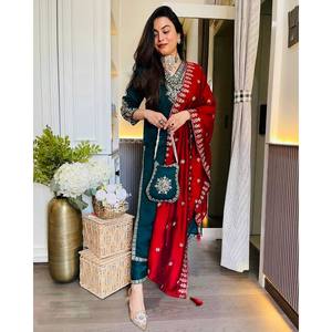 Ensemble de costumes de soirée pour femmes de créateur avec broderie séquentielle - Product Image 1