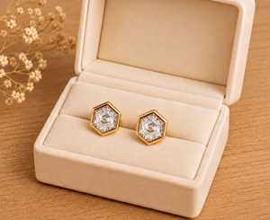 Boucles d'oreilles clous en diamant de laboratoire taille hexagonale, or massif 14K 18K, clarté E VVS, diamant hexagonal certifié IGI - Product Image 3