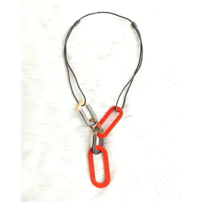 Collier pendentif artisanal FAIZA CRAFT en corne de buffle, design élégant, avec chaînes colorées et diamants polis, collection cadeau pour elle, bijoux - Product Image 4