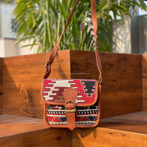 Bolso bandolera de cuero Kilim genuino hecho a mano con patrón Tribal nuevo con correa ajustable y bolso cruzado étnico bohemio con múltiples bolsillos para mujer - Product Image 2