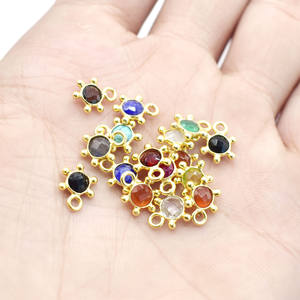 Charme du soleil émeraude teinté |   Pendentif rond en pierre plaqué or |   Petit Charme en Forme d'Étoile pour Bijoux, Idéal pour Boucles d'Oreilles, Colliers, DIY - Product Image 4