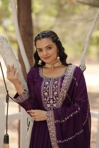 Robe Anarkali traditionnelle ethnique à sequins, longue, à imprimé numérique, avec broderie, effet de fleurs artificielles, pour femmes élégantes - Product Image 5