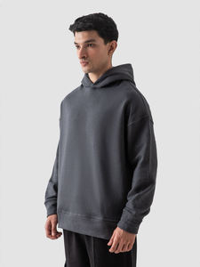 Sweat-shirt à capuche oversize en molleton de coton avec imprimé graphique, style streetwear, poche kangourou et poignets côtelés - Product Image 3