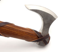 Hache Viking artisanale de qualité industrielle en acier à haute teneur en carbone, à dos plat, pour la survie en extérieur, avec manche en bois, Jahangir - Product Image 3