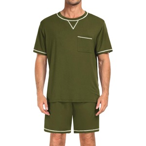 Conjunto Deportivo para Hombre, Camiseta de Manga Corta y Pantalones Cortos, Color Verde Oliva, Transpirable, Ligero, 100% Poliéster, con Bolsillos Laterales, Estilo Casual - Product Image 1