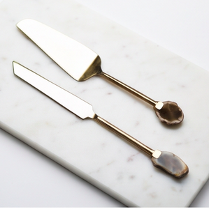 Couteau à gâteau élégant au design minimaliste en argent, outil de découpe de gâteau durable, idéal pour une utilisation quotidienne, la pâtisserie et les repas à la maison - Product Image 1