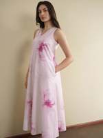 Robe chemise à imprimé floral rose, manches trois quarts, longueur midi, coupe ample, col rabattu, coton tissé, tenue décontractée d'été