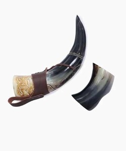 Corne à boire viking artisanale haut de gamme, polie, avec sculpture animale, tasse médiévale, décoration écologique - Product Image 1