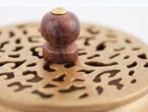 Support de cône d'encens en fer forgé fait main avec couvercle à bouton en bois et cendrier intégré - Product Image 4