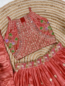 Ensemble Lehenga Choli avec broderies lourdes, robe traditionnelle longue pour mariage et fêtes d'hiver pour filles et enfants - Product Image 5