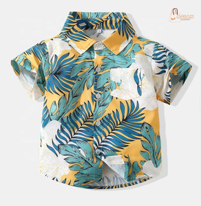 เสื้อเชิ้ตแขนสั้นพิมพ์ลายดอกไม้สำหรับเด็กผู้ชายพร้อมกระเป๋าเสื้อทอลายลำลองคอปกแบบพับได้ - Product Image 1