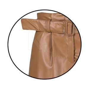 Shorts en cuir élégants pour hommes avec un design épuré, des poches fonctionnelles et une finition extérieure lisse - Product Image 4