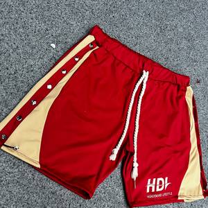 Pantalones Cortos Deportivos Rojos Personalizados al por Mayor para Hombre con Cordón Lateral y Secado Rápido - Product Image 2