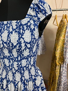 เดรสผ้าฝ้ายอินเดียวินเทจเดรสพิมพ์ลายดอกไม้คอปกสี่เหลี่ยมเสื้อคลุมยาวถึงพื้นได้แรงบันดาลใจจากอินเดียแบบดั้งเดิม - Product Image 3