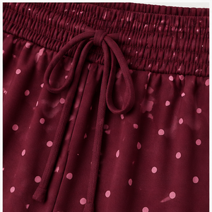 Shorts de détente amples et fluides pour femme, à pois, en jersey de viscose soyeux, avec cordon de serrage, personnalisés, couleur Rich Wine - Product Image 5
