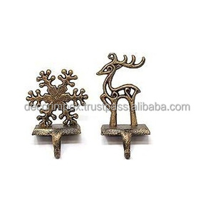 Soportes de Calcetín de Navidad Retro para Mantel Juego de 2 Perchas para Chimenea Soporte de Calcetín de Navidad New Look - Product Image 1