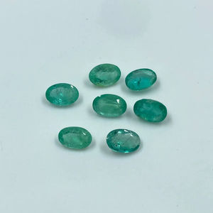 Esmeralda Natural de Corte Ovalado, Paquete de 7 Gemas de Color Verde Intenso, Corte Mixto de Lujo, Gemas Sueltas de 4x6mm, Precio de Oferta por Exportador - Product Image 1