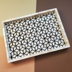 Assiette de service rectangulaire avec incrustation de nacre, motif géométrique noir, design moderne fait main, écologique, compatible lave-vaisselle - Product Image 1