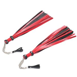Látigo de cuero con franjas rojas y negras, mango trenzado y extremo de cadena. - Product Image 1