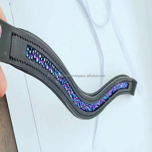 Vente en gros de produits pour chevaux Bandeau de front de cheval en cuir véritable noir avec chaîne bling en cristal noir violet et bleu en épi complet - Product Image 3
