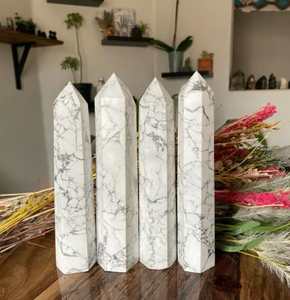 Torre de cristal pulido de alta calidad, piedra de sanación Howlite, punta de torre Howlite para decoración del hogar - Product Image 1