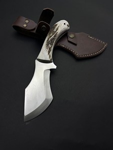 Cuchillo de caza hecho a mano con mango de asta de ciervo, hoja fija de acero inoxidable 4116 con borde parcialmente dentado, funda de cuero. - Product Image 6