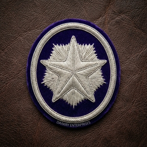 Insignias Bordadas a Mano con Hilo de Oro Personalizadas, Parches de Regalia con Bastones Cruzados, Emblema Heráldico Dorado - Product Image 4