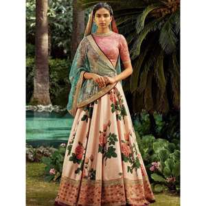 Lehengas de créateur imprimé de fleurs roses avec chemisier brodé - Product Image 1