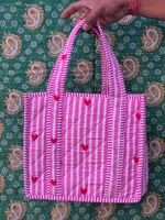Sac fourre-tout de voyage matelassé à la main, multi-patchwork, le plus vendu, magnifique sac de shopping pour femme en tissu de coton fait main Kantha avec fermeture éclair pour la plage