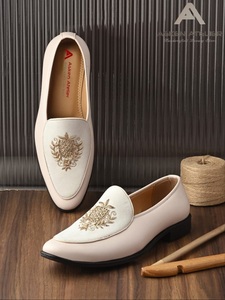 รองเท้าโลฟเฟอร์ผู้ชาย Asken Atelier รุ่นคลาสสิก สีขาวงาช้าง ผ้ากำมะหยี่ ปักลายตราสัญลักษณ์  แบบสวม พื้นรองเท้า PU นุ่มสบาย - Product Image 1