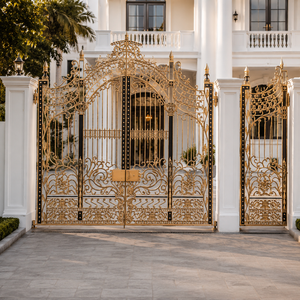 Portail de villa en fer forgé doré de luxe, porte d'entrée double ornée avec portillon piétonnier latéral pour l'extérieur d'une résidence de prestige - Product Image 1