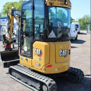 Mini-excavatrice sur chenilles d'occasion CAT modèle 302, moteur 45 CV, capacité de la benne 1,15 m³ - Product Image 1