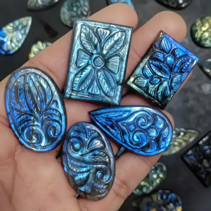 Sculpture artisanale en labradorite naturelle avec éclat artistique |   Pierre précieuse en cristal sculptée à la main |   Fournitures pour la fabrication de bijoux |   Pierre naturelle - Product Image 1