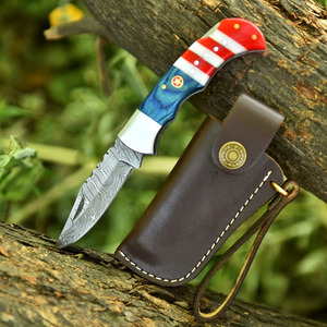 Cuchillo Plegable de Acero de Damasco Hecho a Mano al por Mayor con Mango de Resina y Madera con Bandera Americana, Cuchillo de Bolsillo EDC con Funda de Cuero - Fabricante - Product Image 3