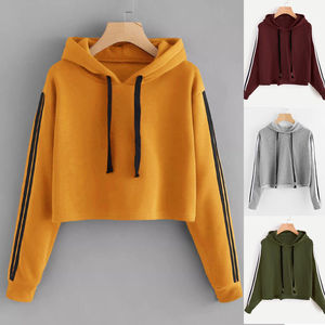 Sweat à capuche court surdimensionné pour femme en tissu épais, avec imprimé gothique et broderie géométrique, manches régulières, collection Printemps - Product Image 1