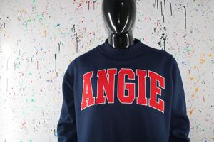 Angie เสื้อสเวตเตอร์คอม็อกสีแดงเสื้อสเวตเตอร์คอกว้างปักผ้าปะติด100% สีแดงการผลิตในเมือง - Product Image 3