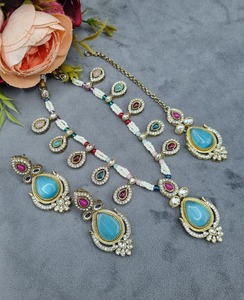 ชุดสร้อยคอยาวประดับมุกและพลอยสีชมพูพอลกี้ ดีไซน์หรูหรา แบรนด์ Ping Bling Luxury AD เหมาะสำหรับงานแต่งงาน งานเลี้ยง และโอกาสพิเศษ  ชุบทอง  ชุดเครื่องประดับดีไซเนอร์ - Product Image 1