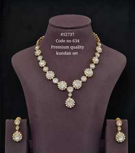 Conjunto de Collar y Pendientes Kundan 12737, Chapado en Oro, con Circonita Cúbica en Forma de Pera, Perla de Imitación, Estilo Floral para Bodas y Fiestas - Product Image 3