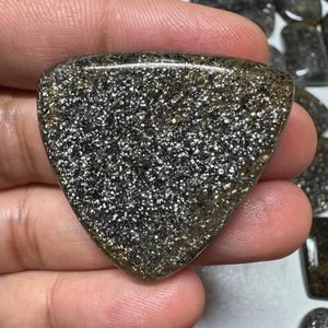 Cabochon de pierre de soleil noire naturelle de qualité supérieure, taillé à la main en magnésia, pierre précieuse brute pour la fabrication de bijoux de guérison - Product Image 1