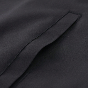 Blouson bomber noir à capuche avec bandes réfléchissantes, style sportif imperméable, vêtement d'automne, coque en polyester, fermeture éclair - Product Image 4