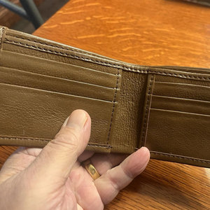 Portefeuille pour homme en cuir de vachette façonné à la main, RFID, fin, avec pince à billets et huit emplacements - Product Image 2