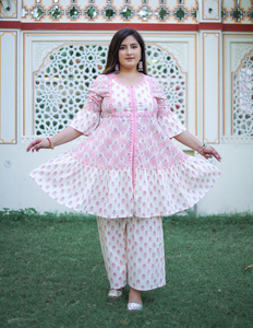 Ensemble Kurta Sharara Dupatta à manches cloche en coton imprimé floral rose col rond grande taille pour femme, décontracté, ethnique, vente en gros, festif - Product Image 3