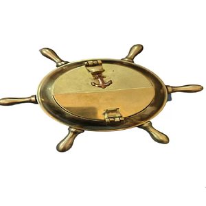 Cendrier en laiton poli en forme de gouvernail de bateau avec couvercle articulé en forme d'ancre, disponible à prix de gros. - Product Image 1