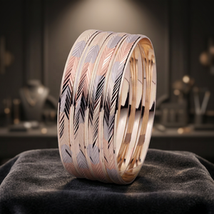 Venta al por Mayor de Brazaletes Texturizados Chapados en Oro de 3 Tonos, Juego de Brazaletes de Oro Multitono, Brazaletes de Moda, Juego de Brazaletes de Latón Chapados en Tres Colores - Product Image 2