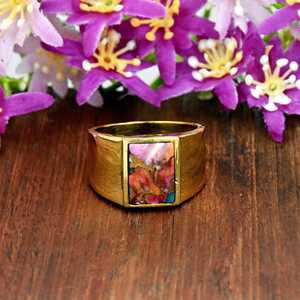 Bague fine artisanale en or vermeil 18 carats avec pierre précieuse naturelle turquoise huître rose, forme carrée, pour homme - Product Image 4