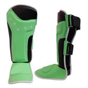 Espinilleras de MMA fabricadas en Pakistán con protección de gel profesional y protector de empeine de cuero, impresión de logotipo personalizado, material de PU - Product Image 5