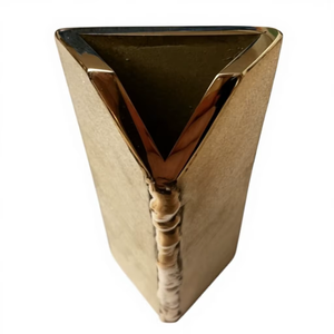 Vase de table en métal au design contemporain de haute qualité, style nouveau, soudure brute - Product Image 1