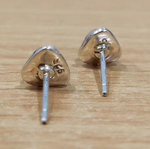 ต่างหูแบบมินิมอล เงินแท้ 925 ประดับโกเมน ดีไซน์ทรงกลมน่ารัก น้ำหนัก 1.7 กรัม ใส่ได้ทั้งชายและหญิง สวมใส่สบายตลอดวัน - Product Image 3