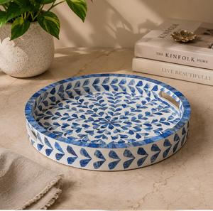 Plateau carré en os incrusté noir et blanc, orné d'un motif géométrique de feuilles répétées, fabriqué à la main, disponible à prix de gros. - Product Image 4